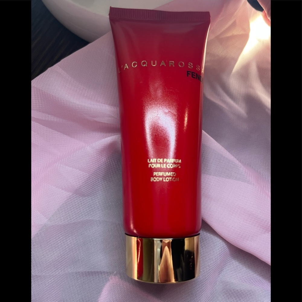 Fendi l'acquarossa body lotion